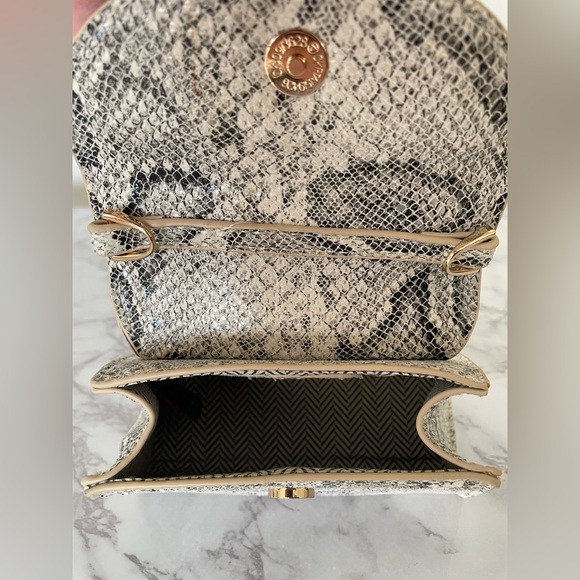 Urban Expressions Mini Python CrossBody Hand Bag - Picture 8 of 10